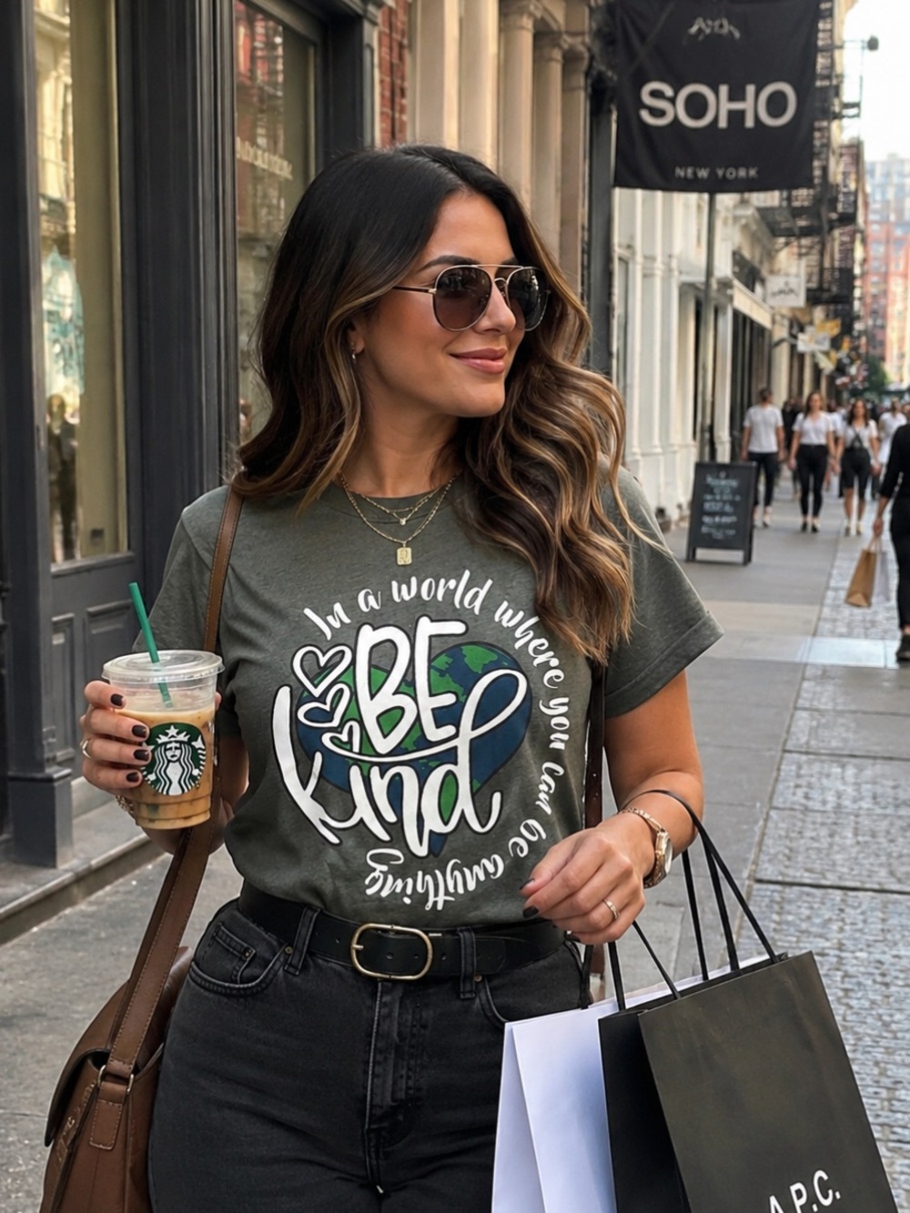 IN A 🌎WHERE YOU CAN BE ANYTHING... BE KIND Tshirt NWT